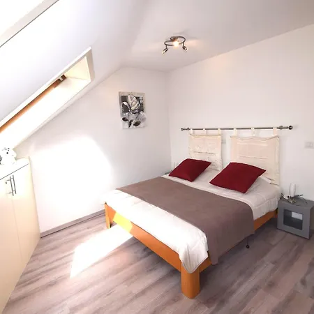 In A Location Apartament *